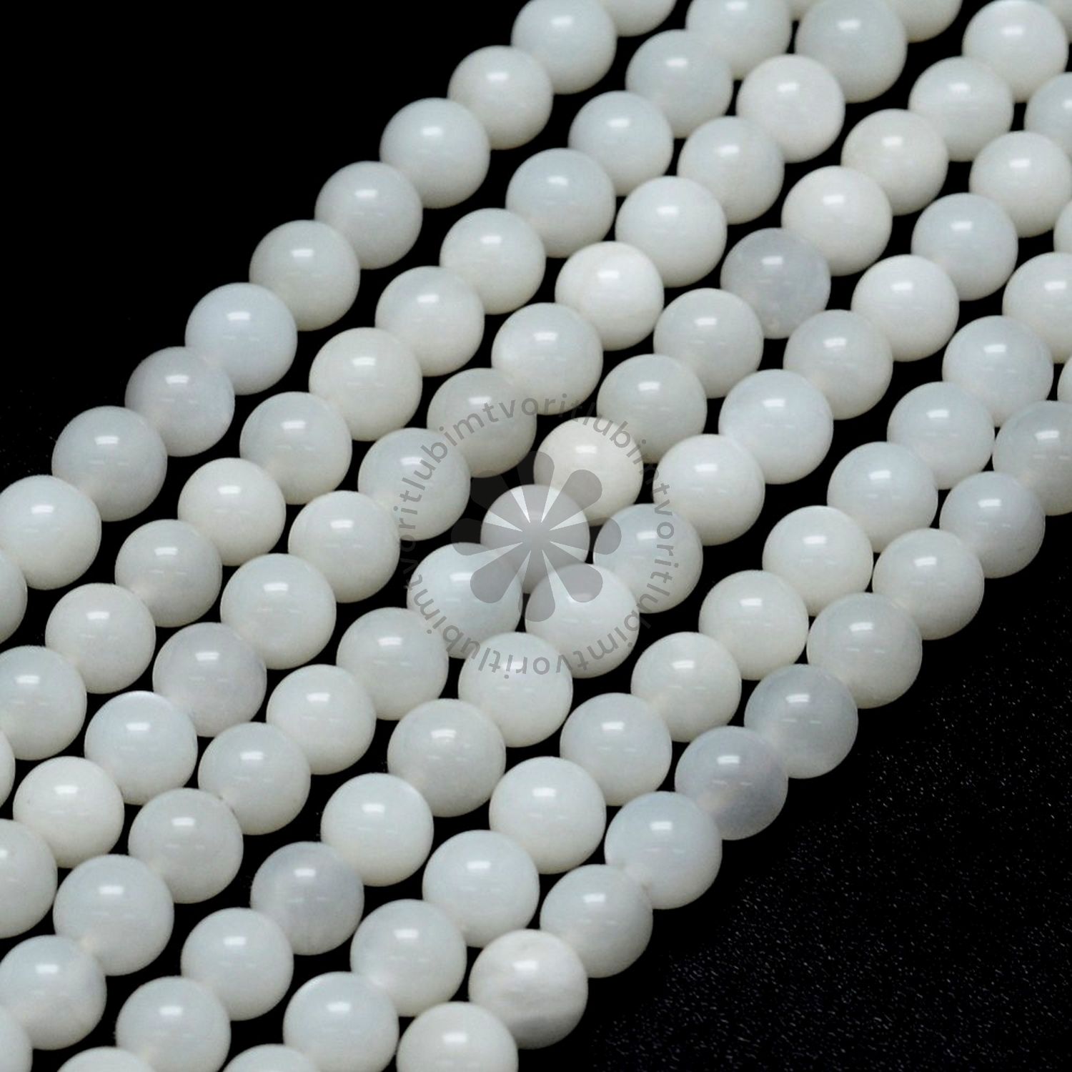 Prírodné mesačné kamene (moonstone), 3 mm - 1 šnúra
