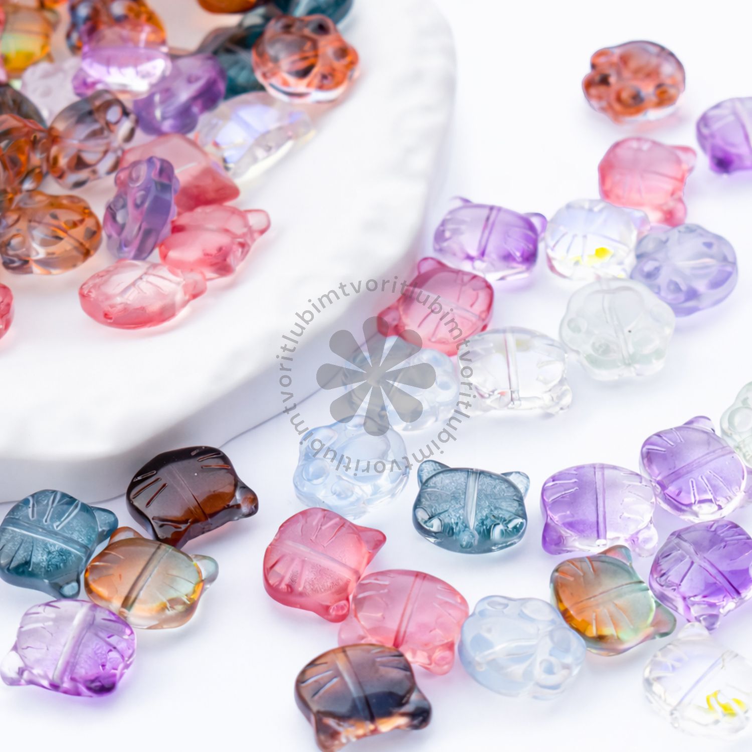 Sklenené korálky mačky a labky - 30 gramov