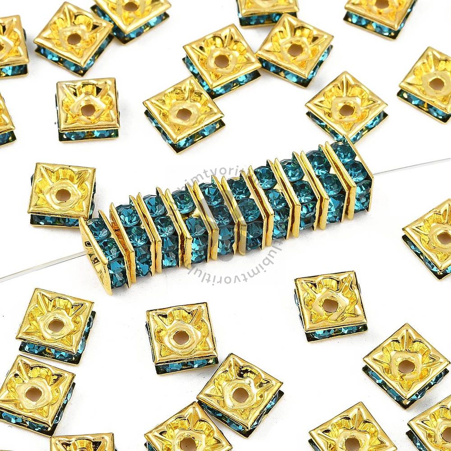 Medzikus s krištáľmi – štvorec, 8 mm - 1 ks