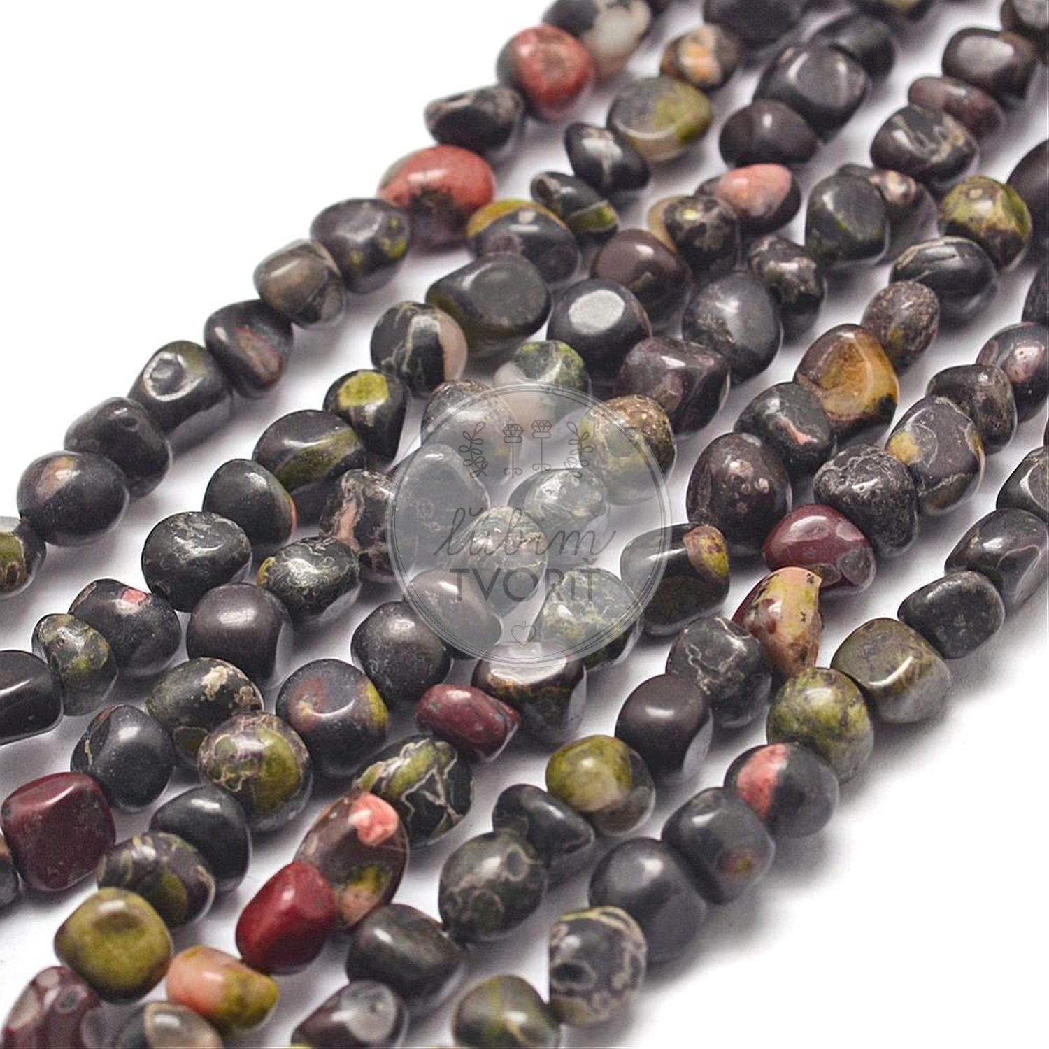 Jadeit zlomky, 4x8 mm - 16 ks